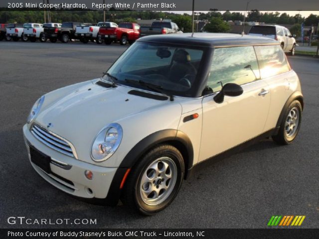 2005 Mini Cooper Hardtop in Pepper White
