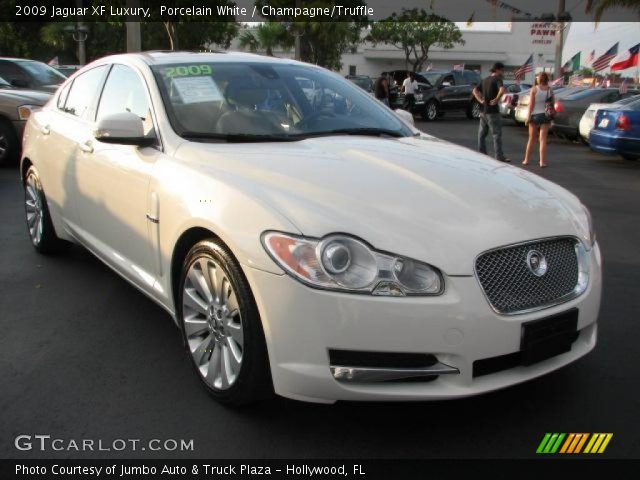 2009 Jaguar XF Luxury in Porcelain White