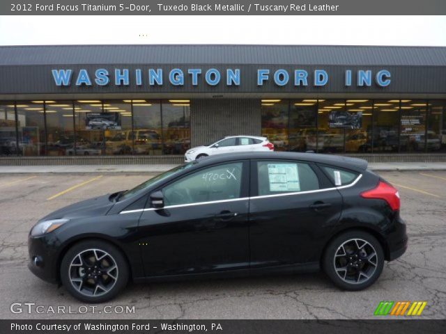 2012 Ford Focus Titanium 5-Door in Tuxedo Black Metallic