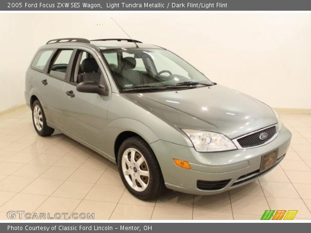 2005 Ford Focus ZXW SES Wagon in Light Tundra Metallic