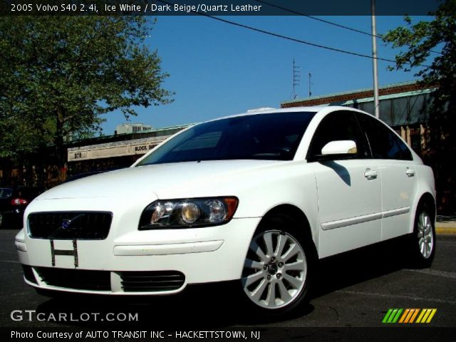 2005 Volvo S40 2.4i in Ice White