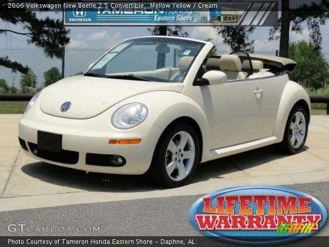 2006 Volkswagen New Beetle 2.5 Convertible in Mellow Yellow