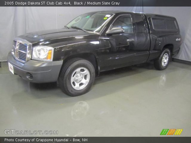 2005 Dodge Dakota ST Club Cab 4x4 in Black
