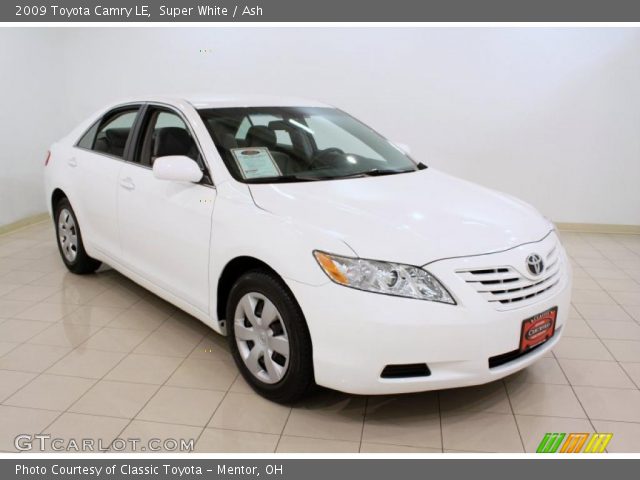2009 Toyota Camry LE in Super White