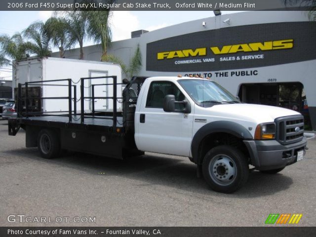 2006 Ford F450 Super Duty XL Regular Cab Stake Truck in Oxford White