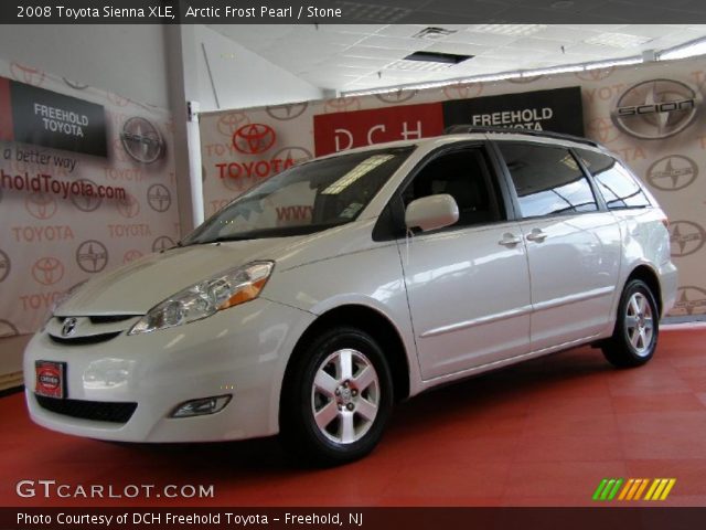 2008 Toyota Sienna XLE in Arctic Frost Pearl