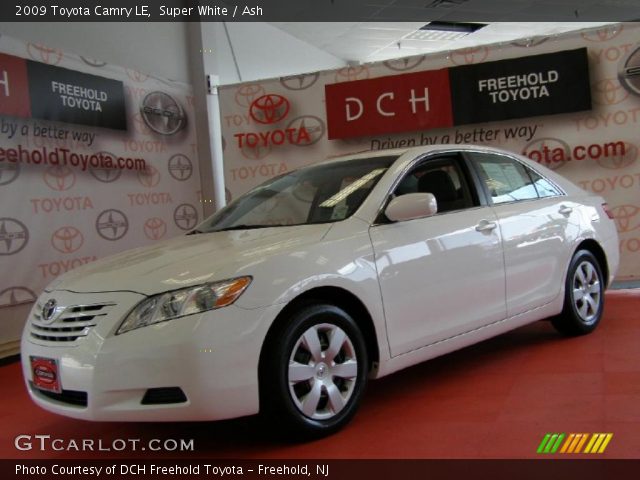 2009 Toyota Camry LE in Super White