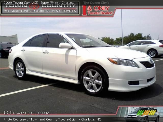 2009 Toyota Camry SE in Super White