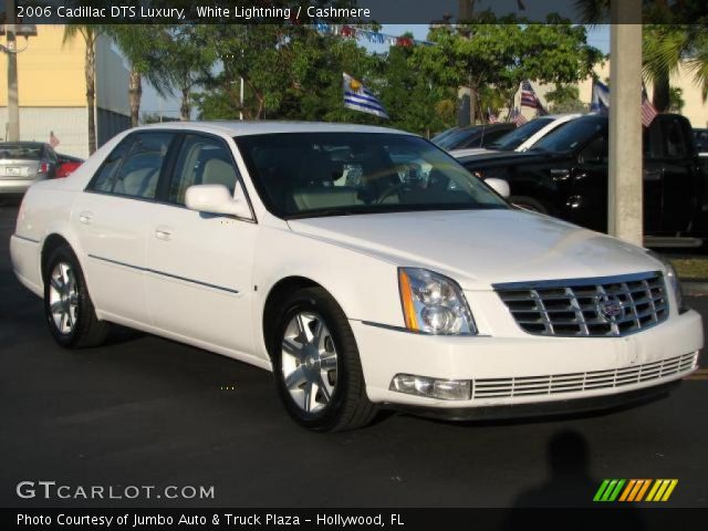 2006 Cadillac DTS Luxury in White Lightning