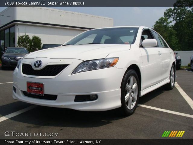 2009 Toyota Camry SE in Super White