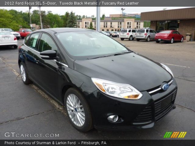 2012 Ford Focus SEL 5-Door in Tuxedo Black Metallic