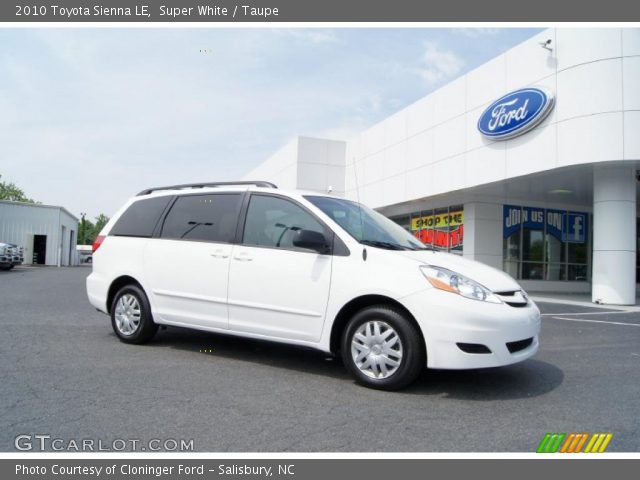 2010 Toyota Sienna LE in Super White