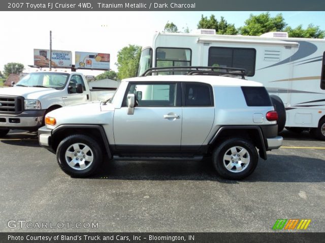 2007 Toyota FJ Cruiser 4WD in Titanium Metallic