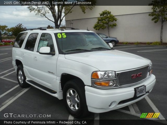 2005 GMC Yukon Denali AWD in Summit White