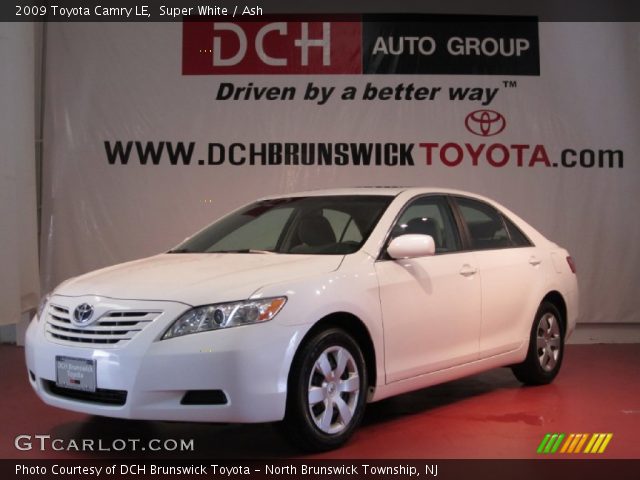 2009 Toyota Camry LE in Super White