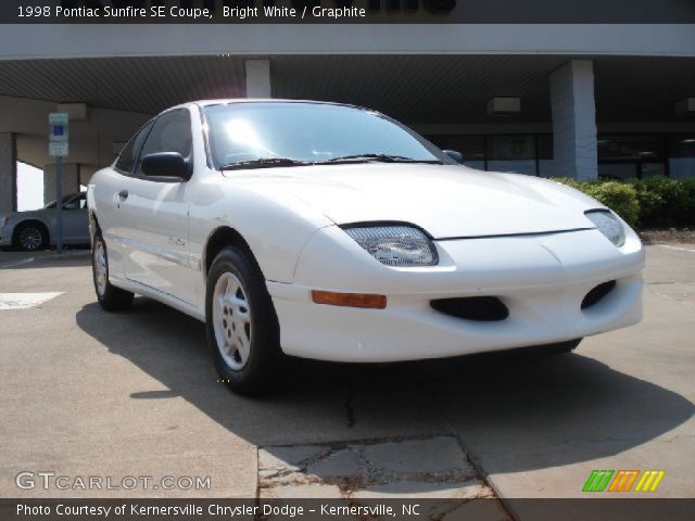1998 Pontiac Sunfire SE Coupe in Bright White