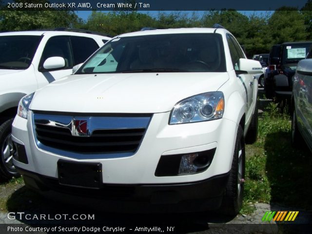 2008 Saturn Outlook XR AWD in Cream White