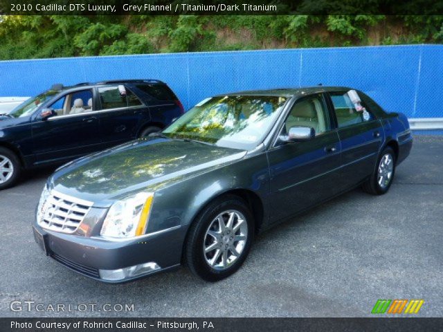 2010 Cadillac DTS Luxury in Grey Flannel