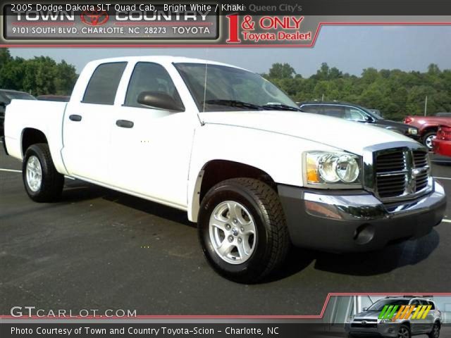 2005 Dodge Dakota SLT Quad Cab in Bright White