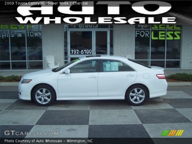 2009 Toyota Camry SE in Super White