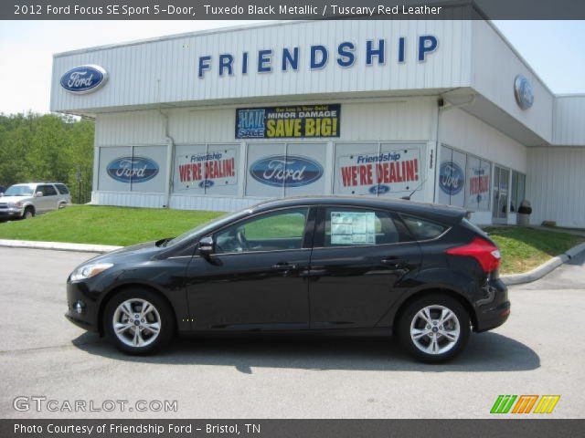 2012 Ford Focus SE Sport 5-Door in Tuxedo Black Metallic