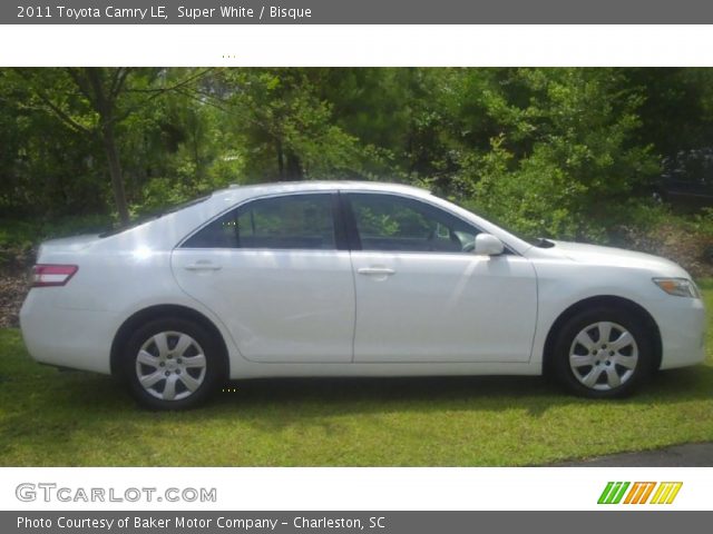 2011 Toyota Camry LE in Super White