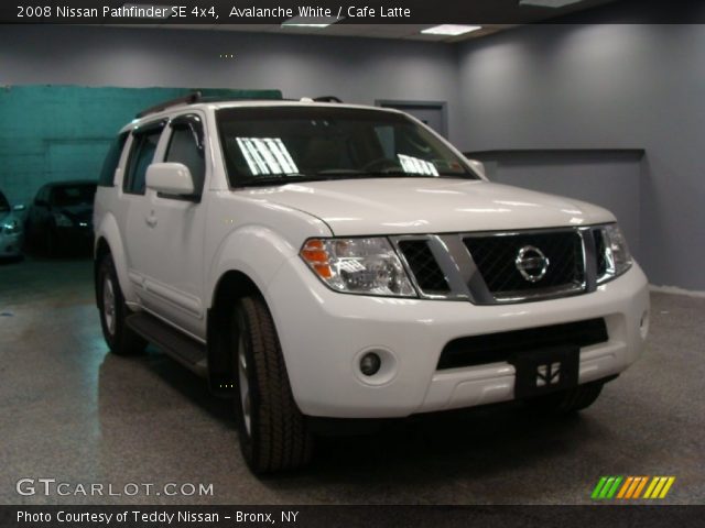2008 Nissan Pathfinder SE 4x4 in Avalanche White