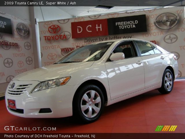 2009 Toyota Camry LE in Super White