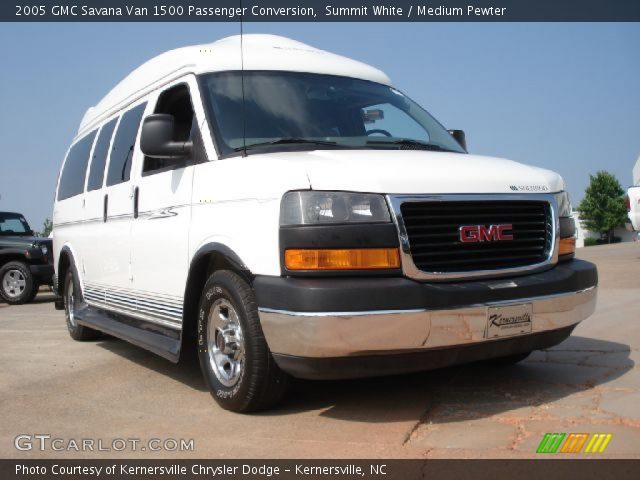 2005 GMC Savana Van 1500 Passenger Conversion in Summit White