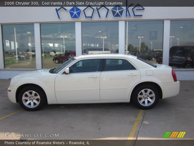 2006 Chrysler 300  in Cool Vanilla