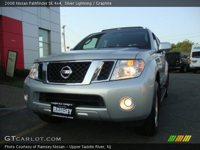 2008 Nissan Pathfinder SE 4x4 in Silver Lightning