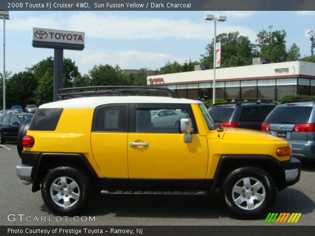 2008 Toyota FJ Cruiser 4WD in Sun Fusion Yellow