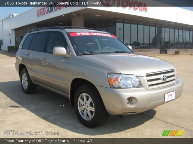 2005 Toyota Highlander V6 in Sonora Gold Pearl