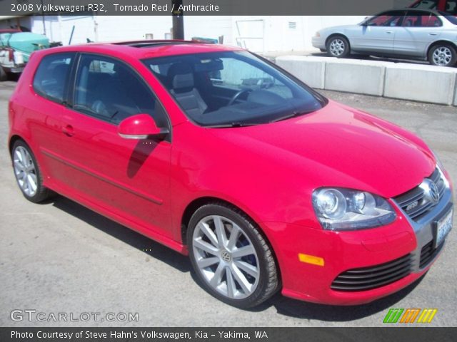 2008 Volkswagen R32  in Tornado Red