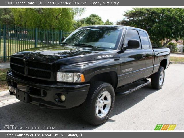 2000 Dodge Ram 1500 Sport Extended Cab 4x4 in Black