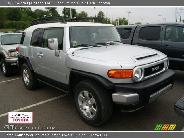 2007 Toyota FJ Cruiser 4WD in Titanium Metallic