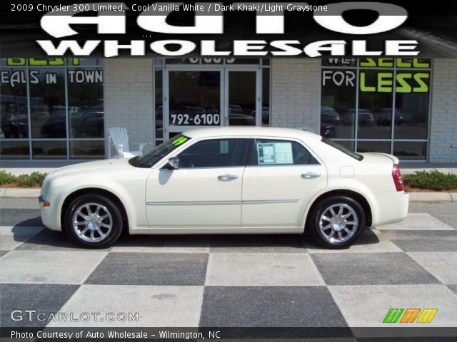 2009 Chrysler 300 Limited in Cool Vanilla White