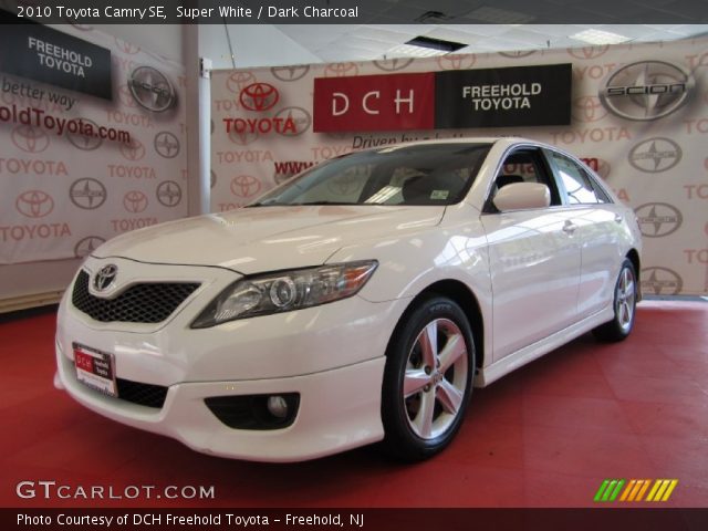 2010 Toyota Camry SE in Super White