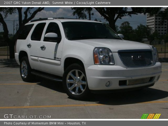 2007 GMC Yukon Denali AWD in Summit White