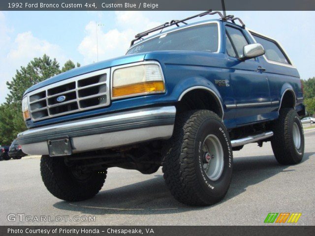 1992 Ford Bronco Custom 4x4 in Custom Blue
