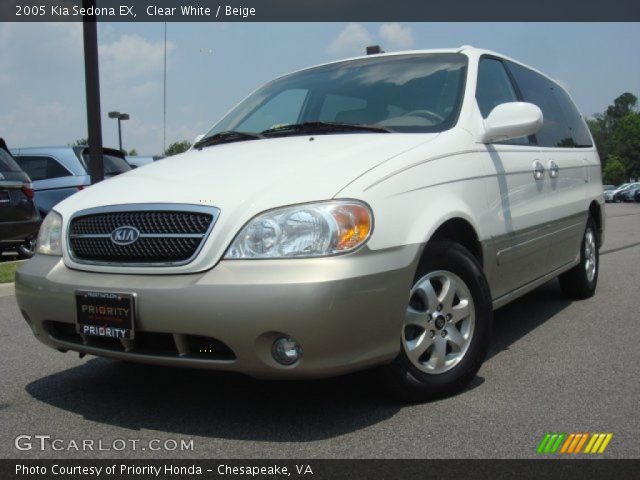 2005 Kia Sedona EX in Clear White
