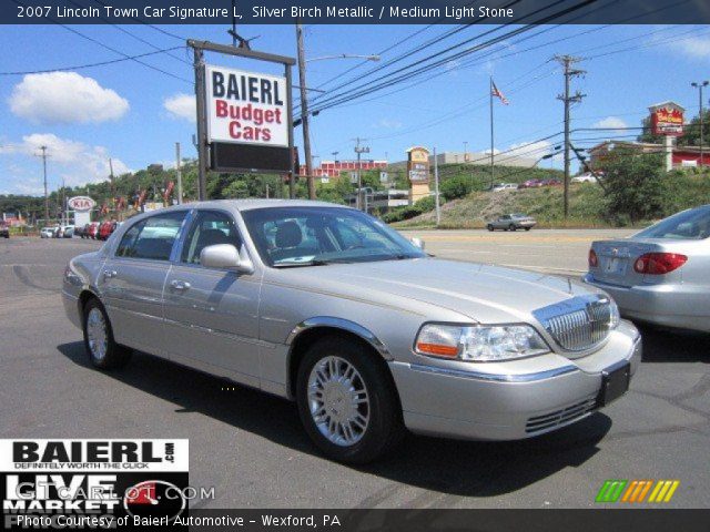 2007 Lincoln Town Car Signature L in Silver Birch Metallic