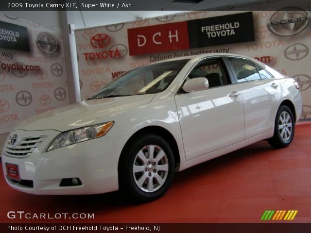 2009 Toyota Camry XLE in Super White