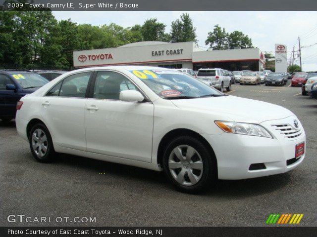2009 Toyota Camry LE in Super White