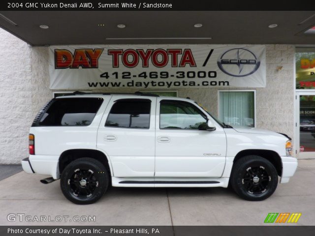 2004 GMC Yukon Denali AWD in Summit White