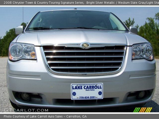 2008 Chrysler Town & Country Touring Signature Series in Bright Silver Metallic