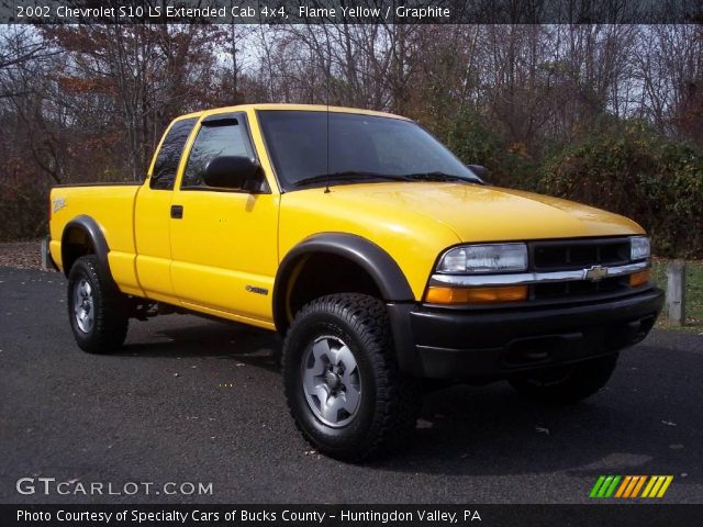 2002 Chevrolet S10 LS Extended Cab 4x4 in Flame Yellow