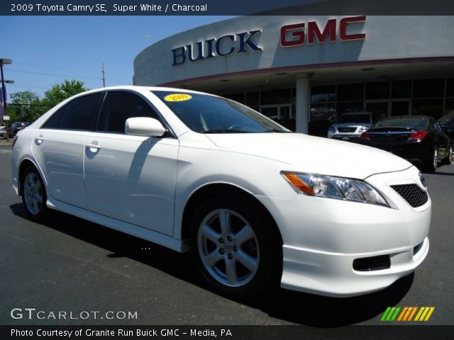 2009 Toyota Camry SE in Super White