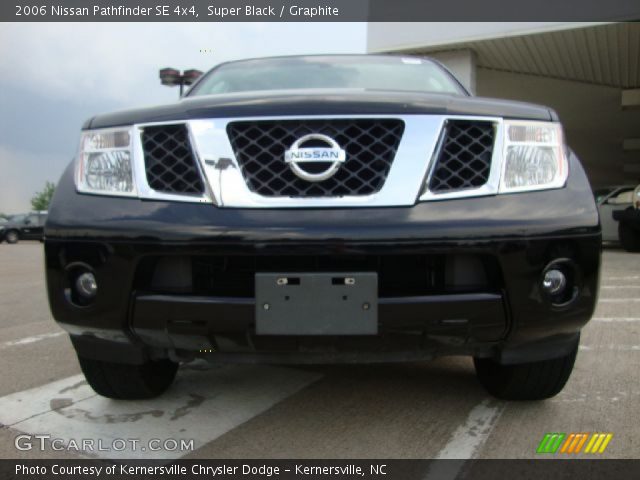 2006 Nissan Pathfinder SE 4x4 in Super Black