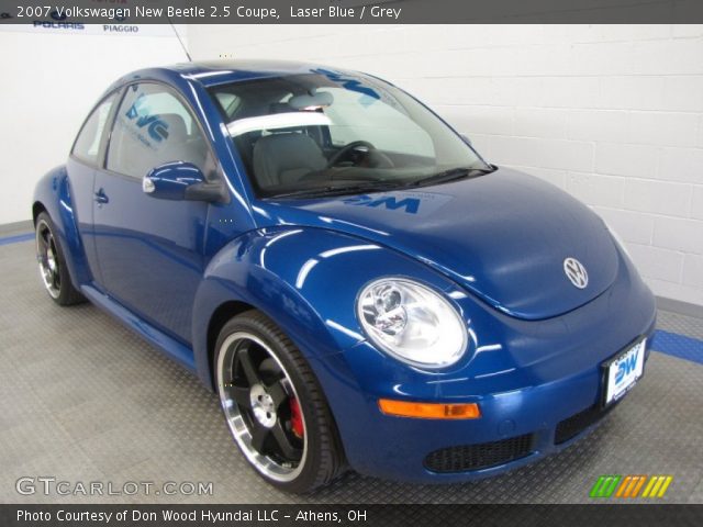2007 Volkswagen New Beetle 2.5 Coupe in Laser Blue